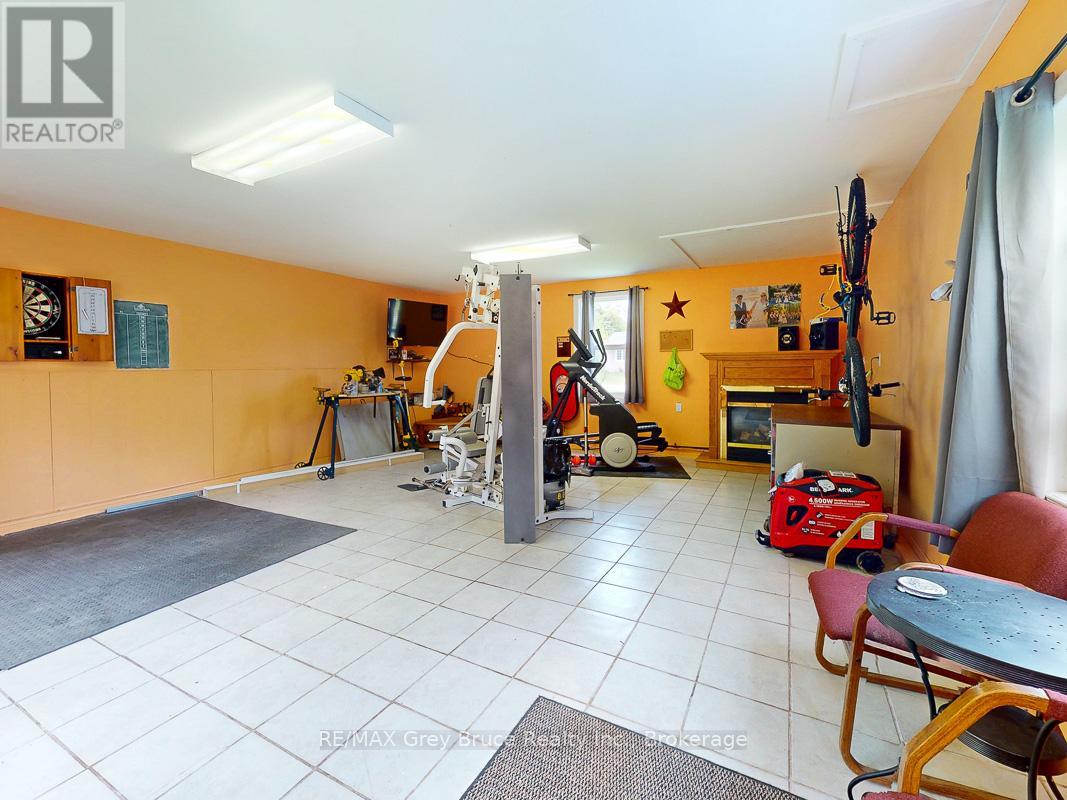 864 16th Street W, Georgian Bluffs, Ontario  N4K 6V5 - Photo 41 - X12323263