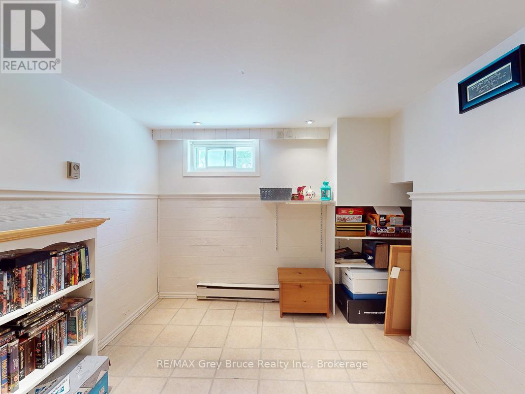 864 16th Street W, Georgian Bluffs, Ontario  N4K 6V5 - Photo 35 - X12323263