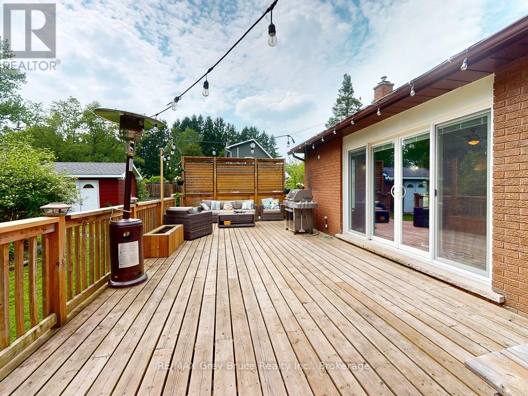 864 16th Street W, Georgian Bluffs, Ontario  N4K 6V5 - Photo 39 - X12323263