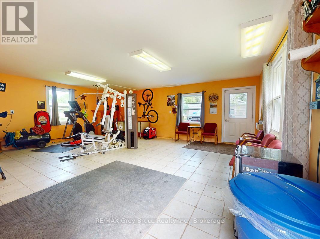 864 16th Street W, Georgian Bluffs, Ontario  N4K 6V5 - Photo 40 - X12323263