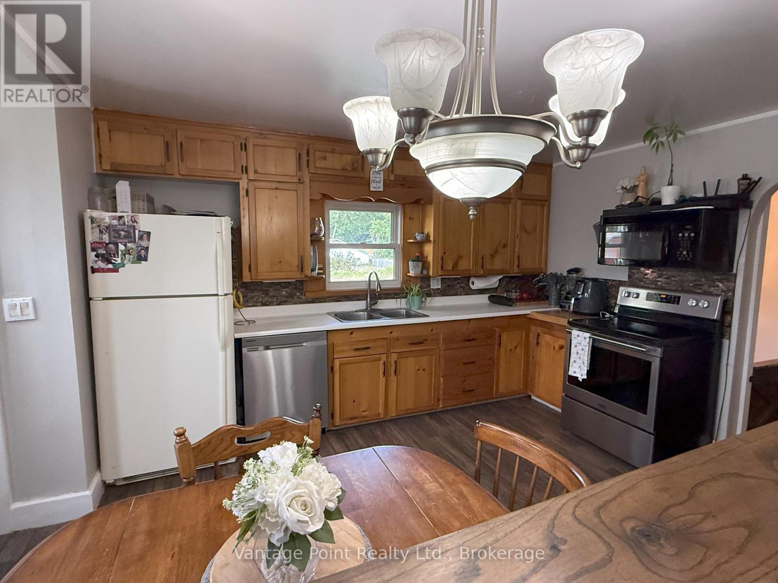 777007 10 Highway, Chatsworth, Ontario  N0H 1R0 - Photo 11 - X12385035
