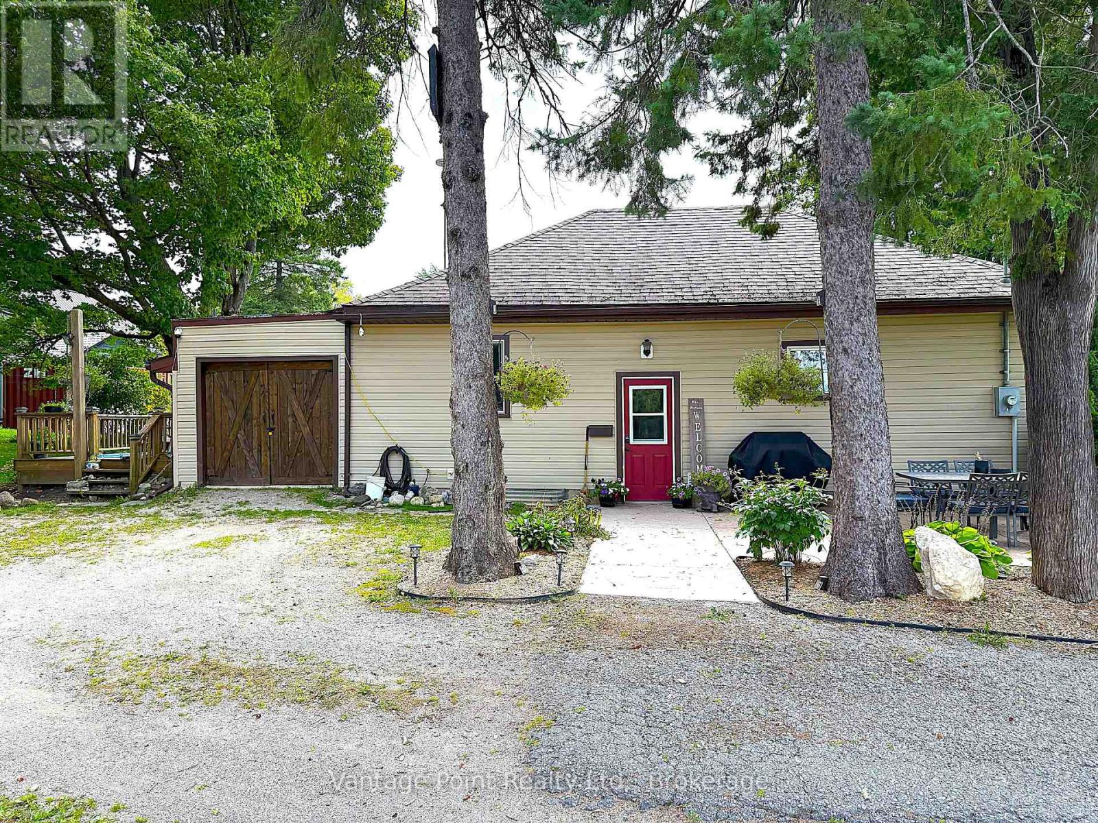 777007 10 Highway, Chatsworth, Ontario  N0H 1R0 - Photo 3 - X12385035