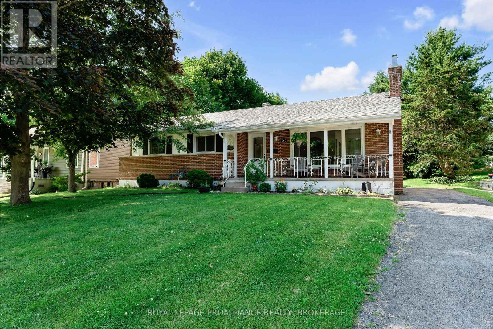 650 Steel Street, Gananoque, Ontario  K7G 2E5 - Photo 2 - X12408624