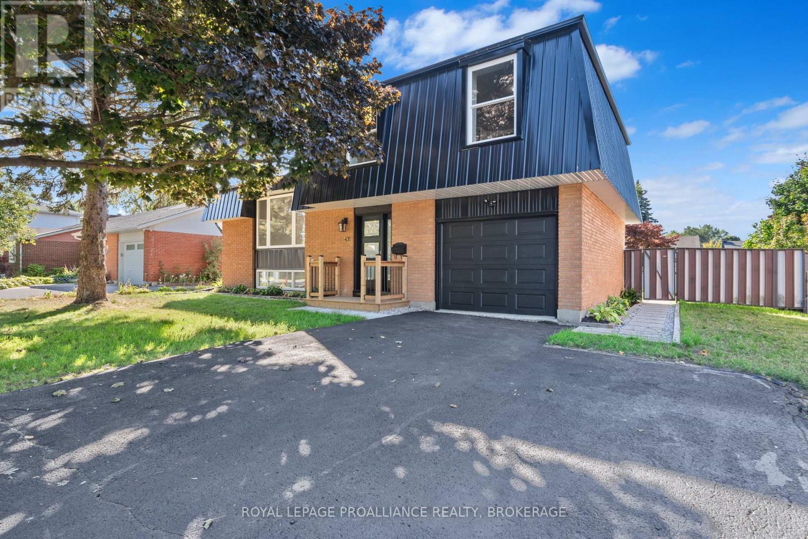 <div class="slider-price">$759,900</div><p>47 Inverness Crescent, Kingston, Ontario</p>