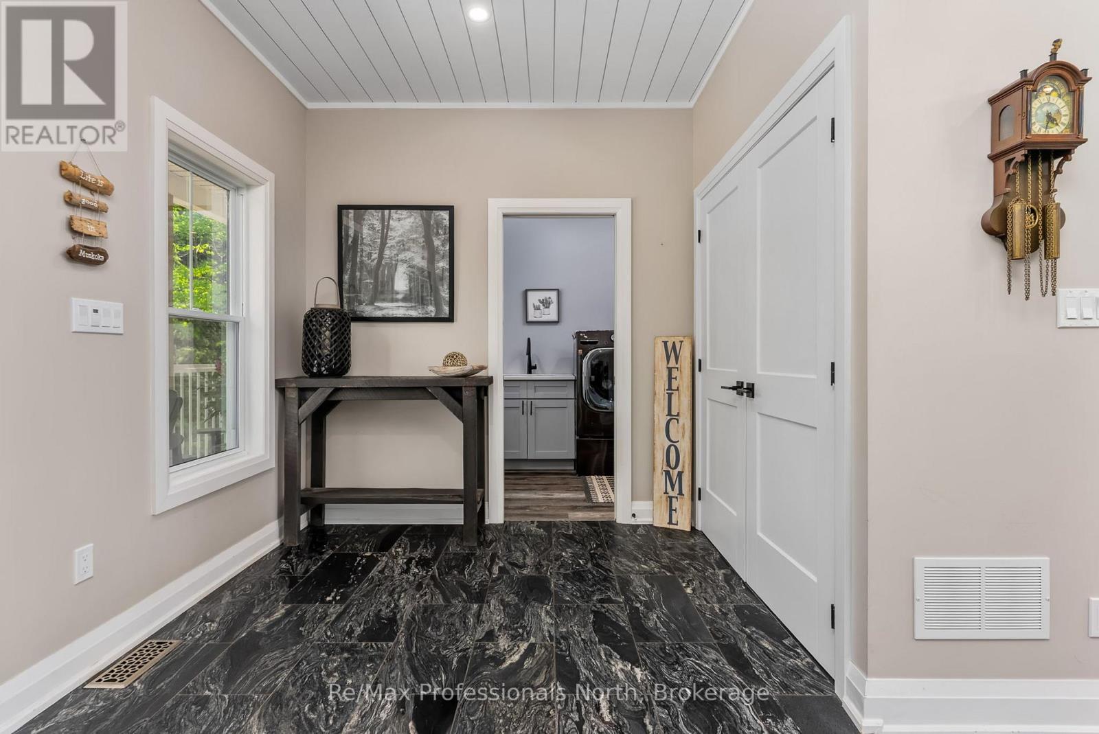 1076 Xavier Street, Gravenhurst, Ontario  P0E 1G0 - Photo 14 - X12408623