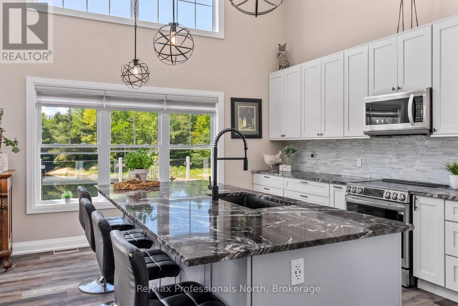1076 Xavier Street, Gravenhurst, Ontario  P0E 1G0 - Photo 19 - X12408623