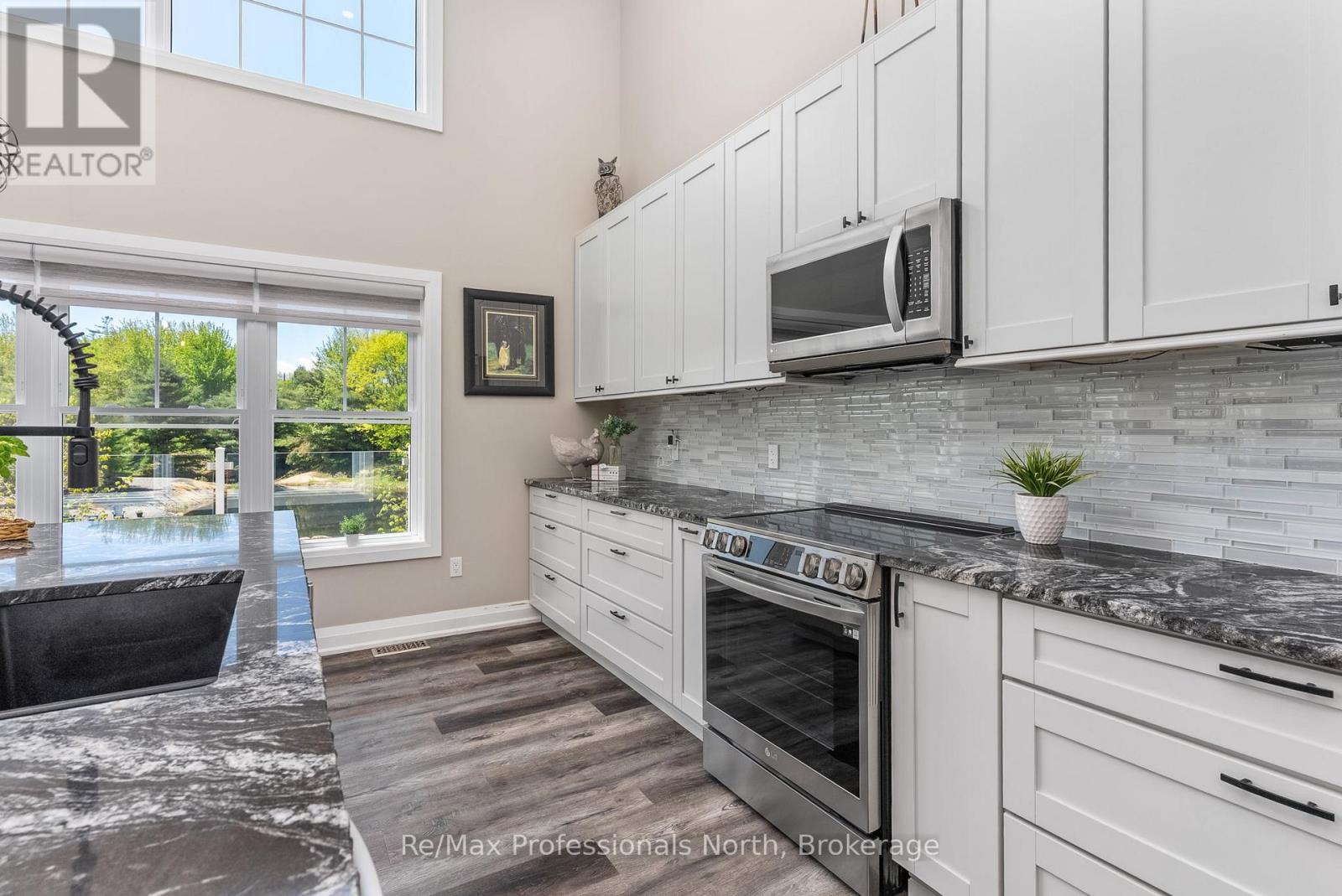 1076 Xavier Street, Gravenhurst, Ontario  P0E 1G0 - Photo 20 - X12408623