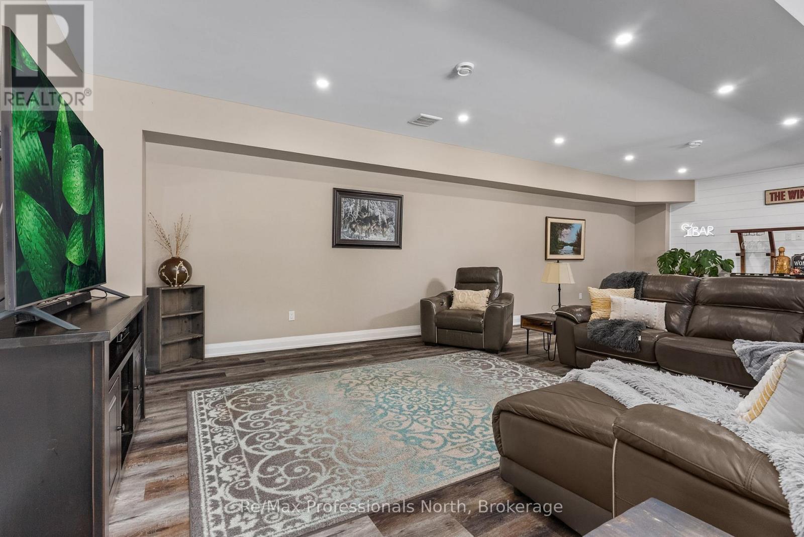 1076 Xavier Street, Gravenhurst, Ontario  P0E 1G0 - Photo 34 - X12408623