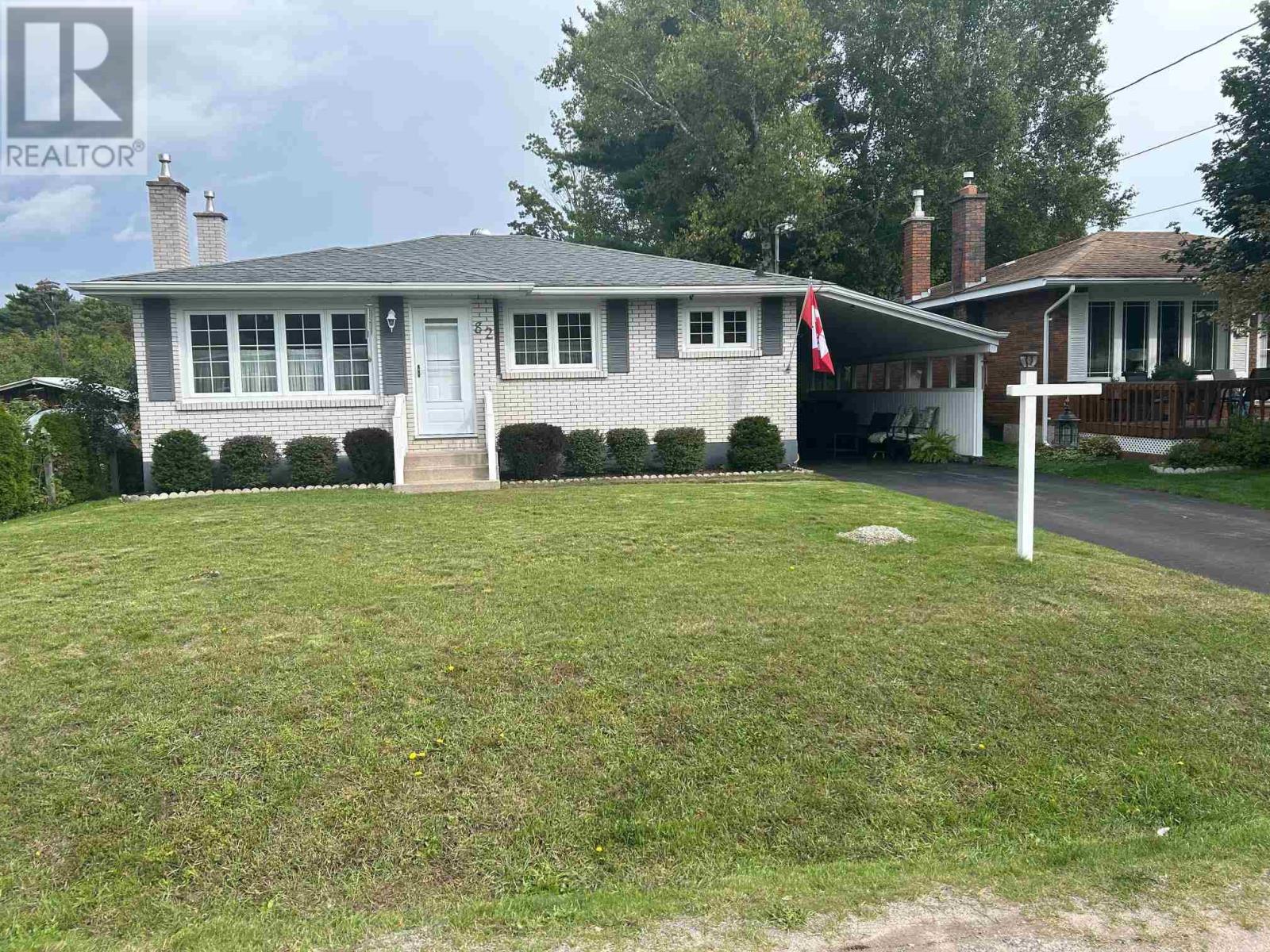 82 Lawson Ave, Sault Ste. Marie, Ontario  P6B 4G1 - Photo 1 - SM252662