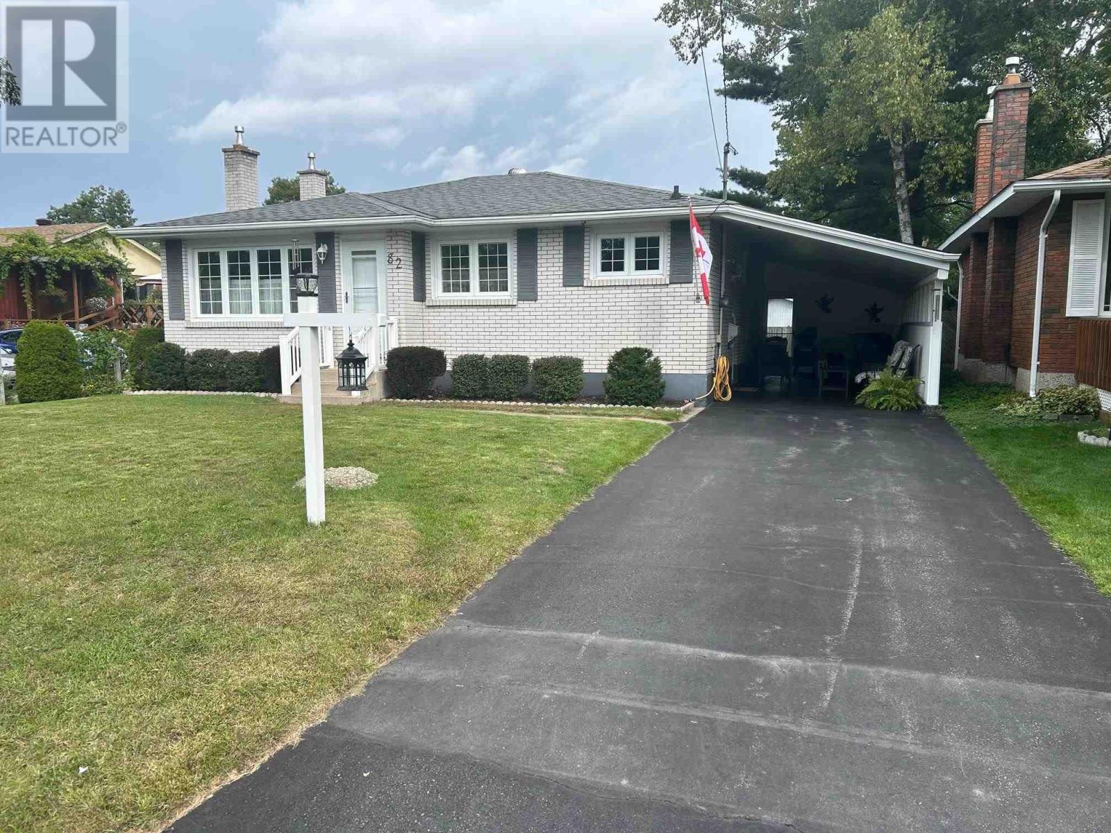 82 Lawson Ave, Sault Ste. Marie, Ontario  P6B 4G1 - Photo 2 - SM252662