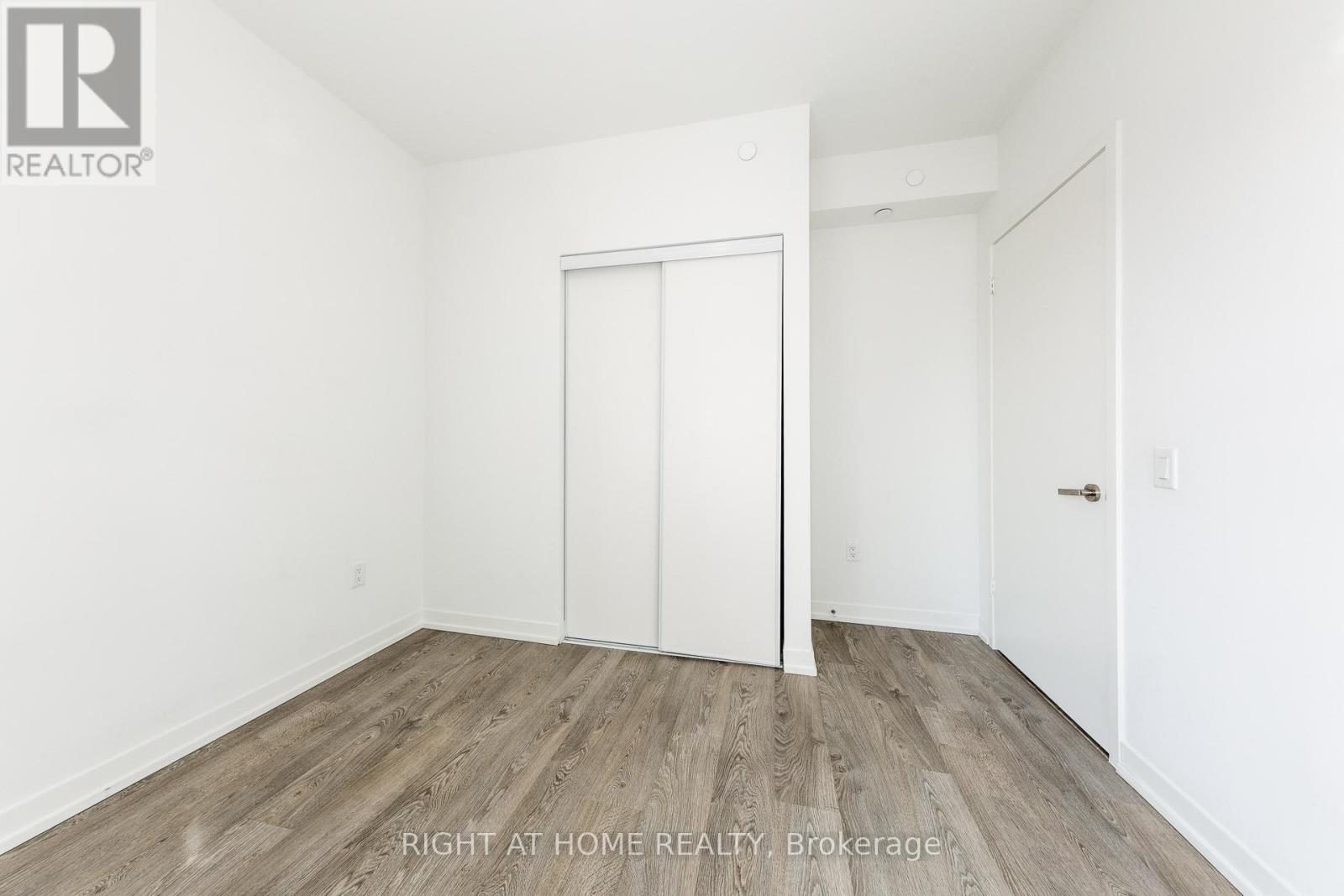 510 - 3 Rosewater Street, Richmond Hill, Ontario  L4C 5T6 - Photo 12 - N12408518