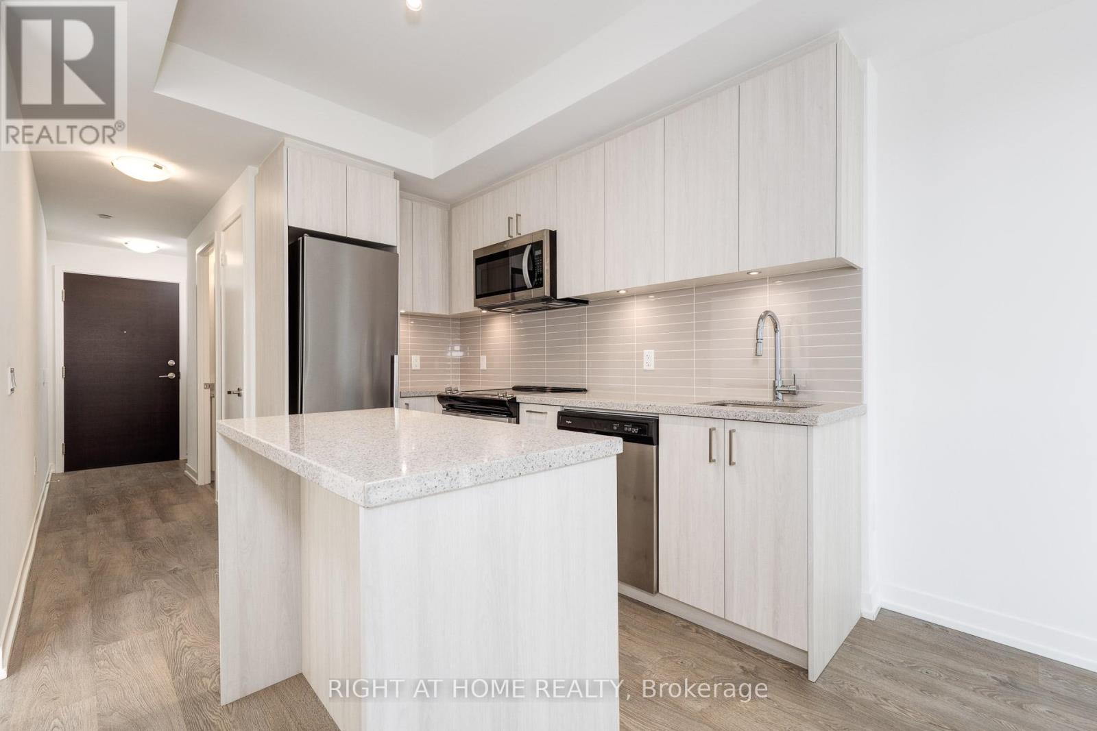 510 - 3 Rosewater Street, Richmond Hill, Ontario  L4C 5T6 - Photo 4 - N12408518