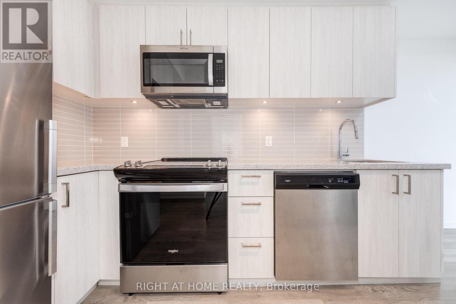 510 - 3 Rosewater Street, Richmond Hill, Ontario  L4C 5T6 - Photo 7 - N12408518