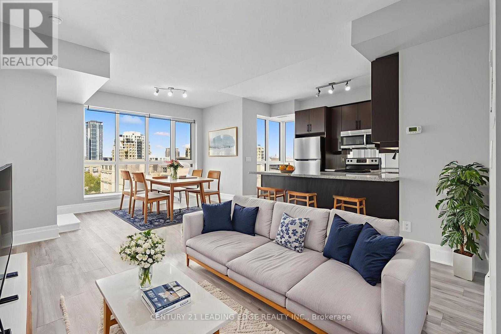 505 - 21 Upper Duke Crescent, Markham (Unionville), Ontario  L6G 0B7 - Photo 1 - N12408525