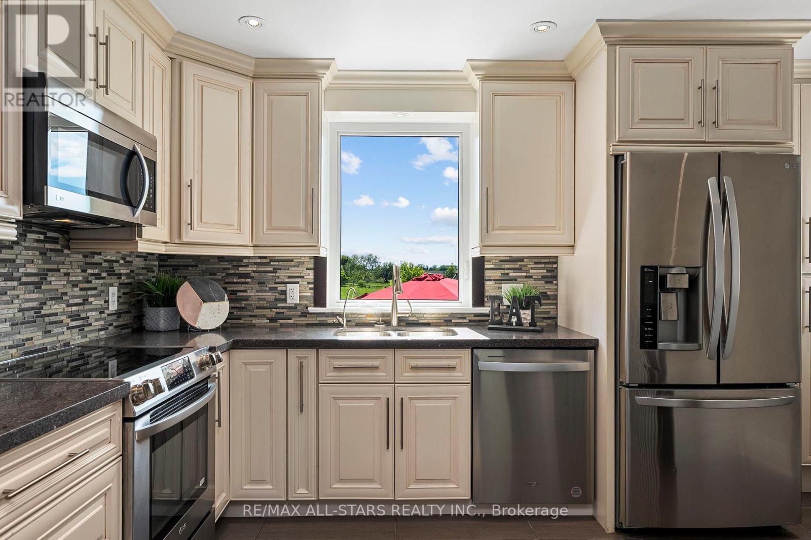 21002 Leslie Street, East Gwillimbury, Ontario  L0G 1R0 - Photo 20 - N12408555