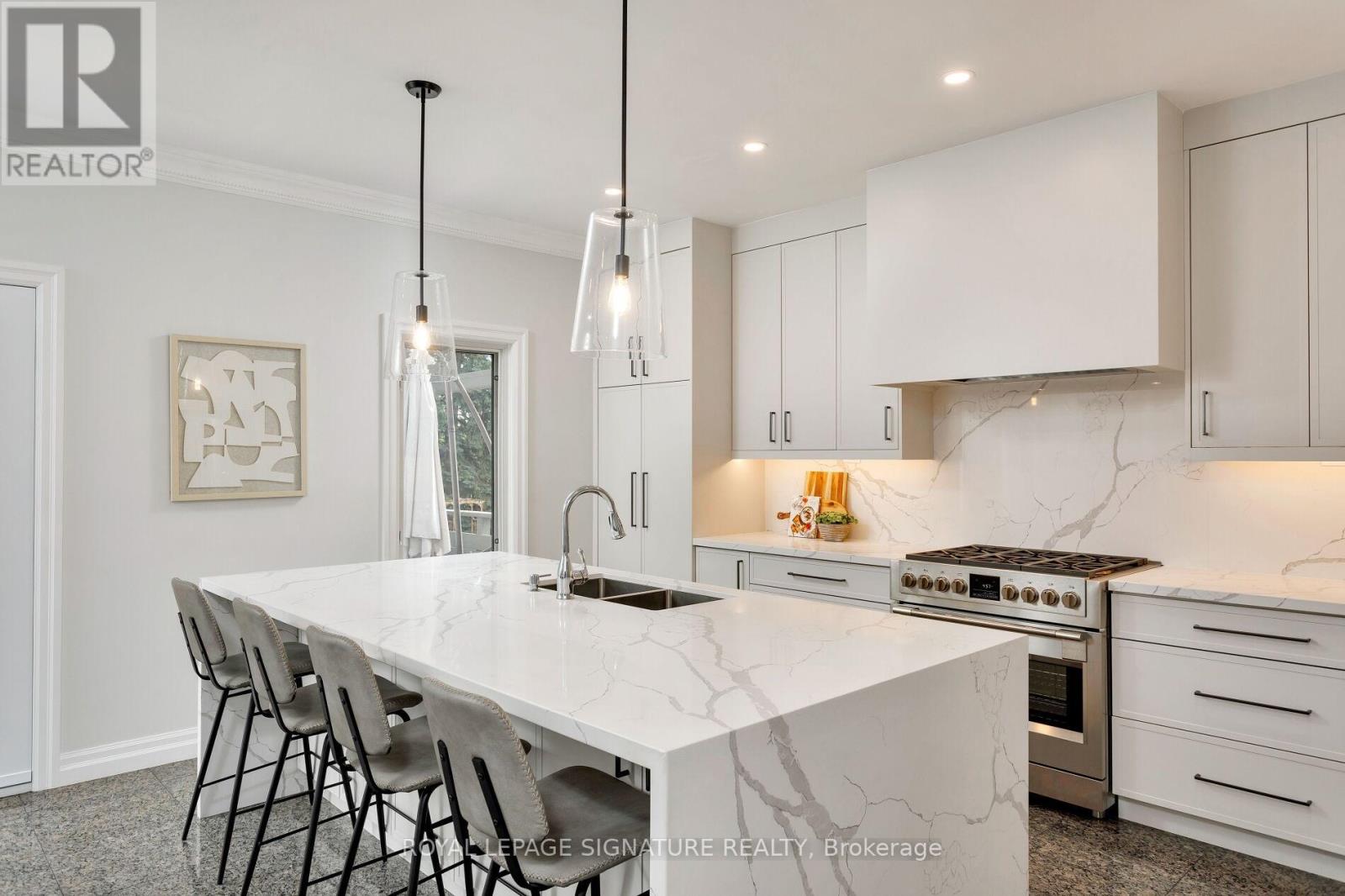31 Lawrie Road, Vaughan, Ontario  L4J 3N6 - Photo 4 - N12408569