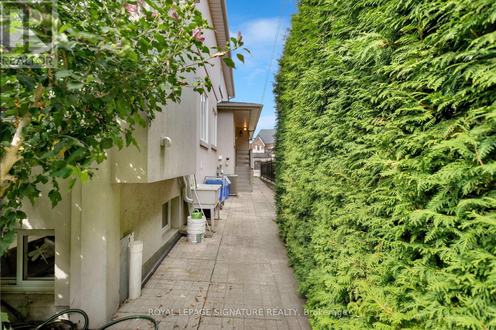 31 Lawrie Road, Vaughan, Ontario  L4J 3N6 - Photo 40 - N12408569