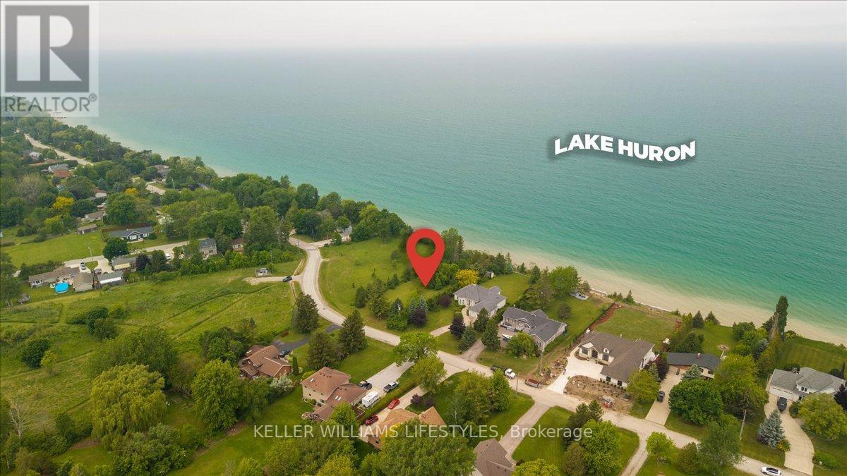4262 Bluepoint Drive, Plympton-Wyoming, Ontario  N0N 1J6 - Photo 2 - X12408610