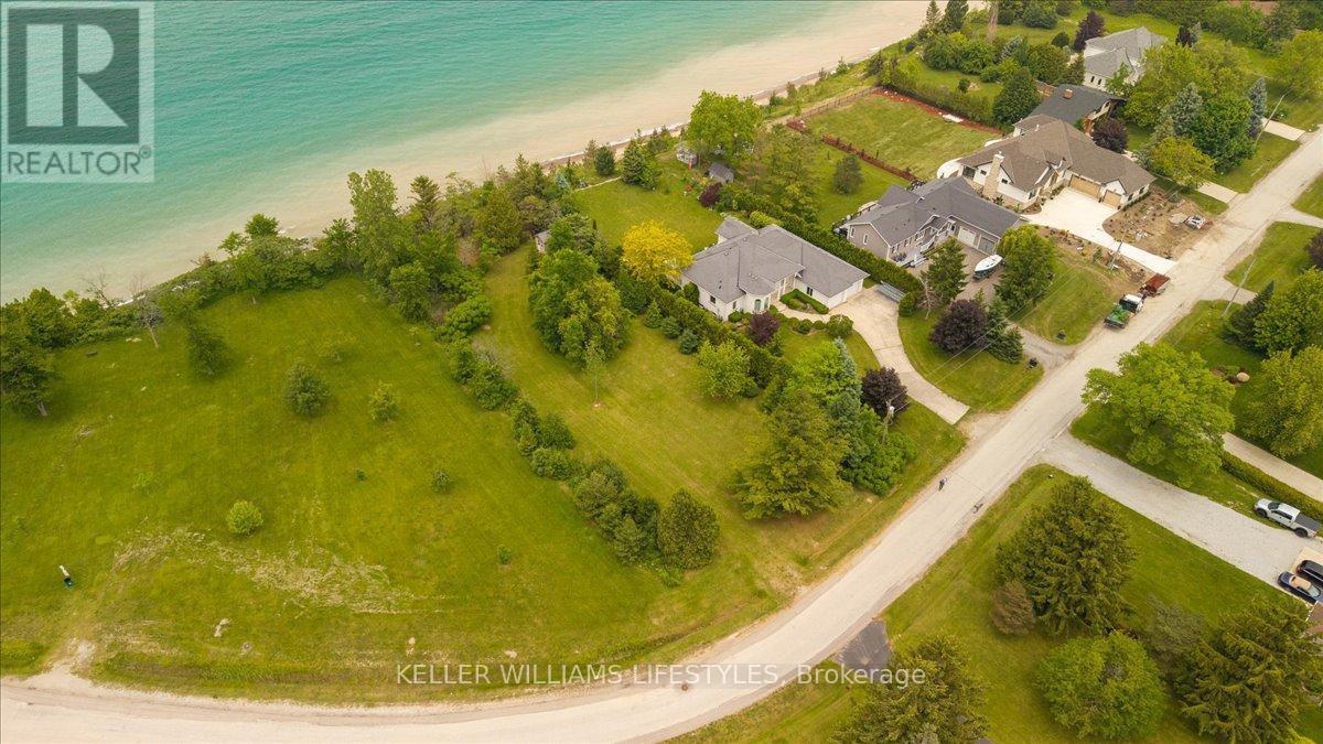 4262 Bluepoint Drive, Plympton-Wyoming, Ontario  N0N 1J6 - Photo 7 - X12408610