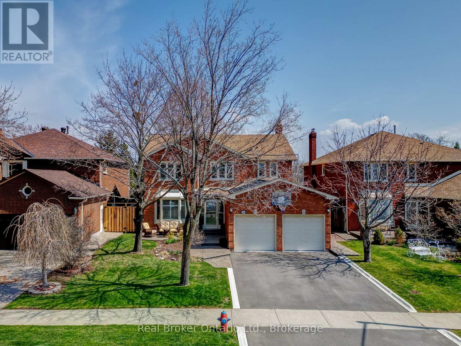 2015 GROSVENOR STREET, Oakville, Ontario