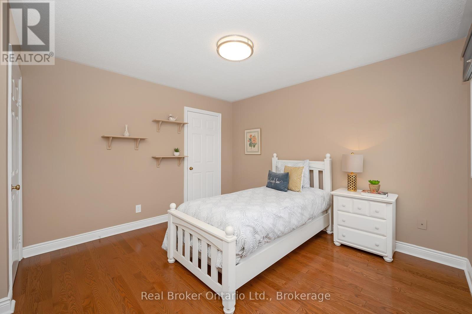 2015 Grosvenor Street, Oakville, Ontario  L6H 5A2 - Photo 22 - W12408670