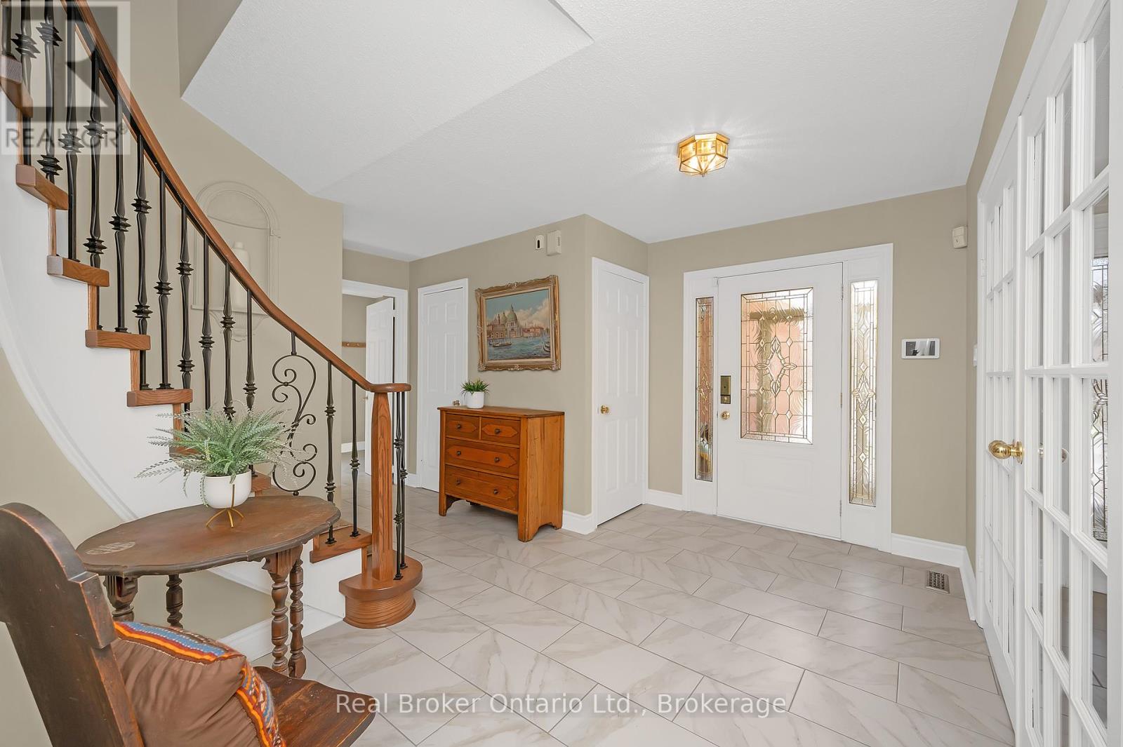 2015 Grosvenor Street, Oakville, Ontario  L6H 5A2 - Photo 4 - W12408670