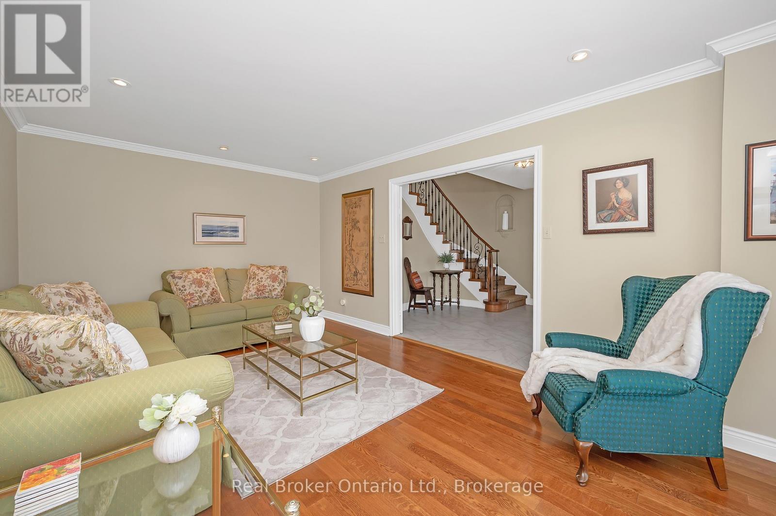 2015 Grosvenor Street, Oakville, Ontario  L6H 5A2 - Photo 6 - W12408670
