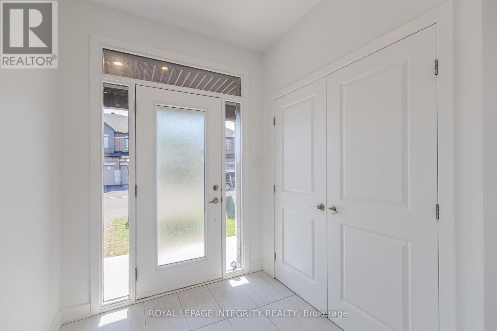 713 Teasel Way, Ottawa, Ontario  K1T 0M1 - Photo 3 - X12408583