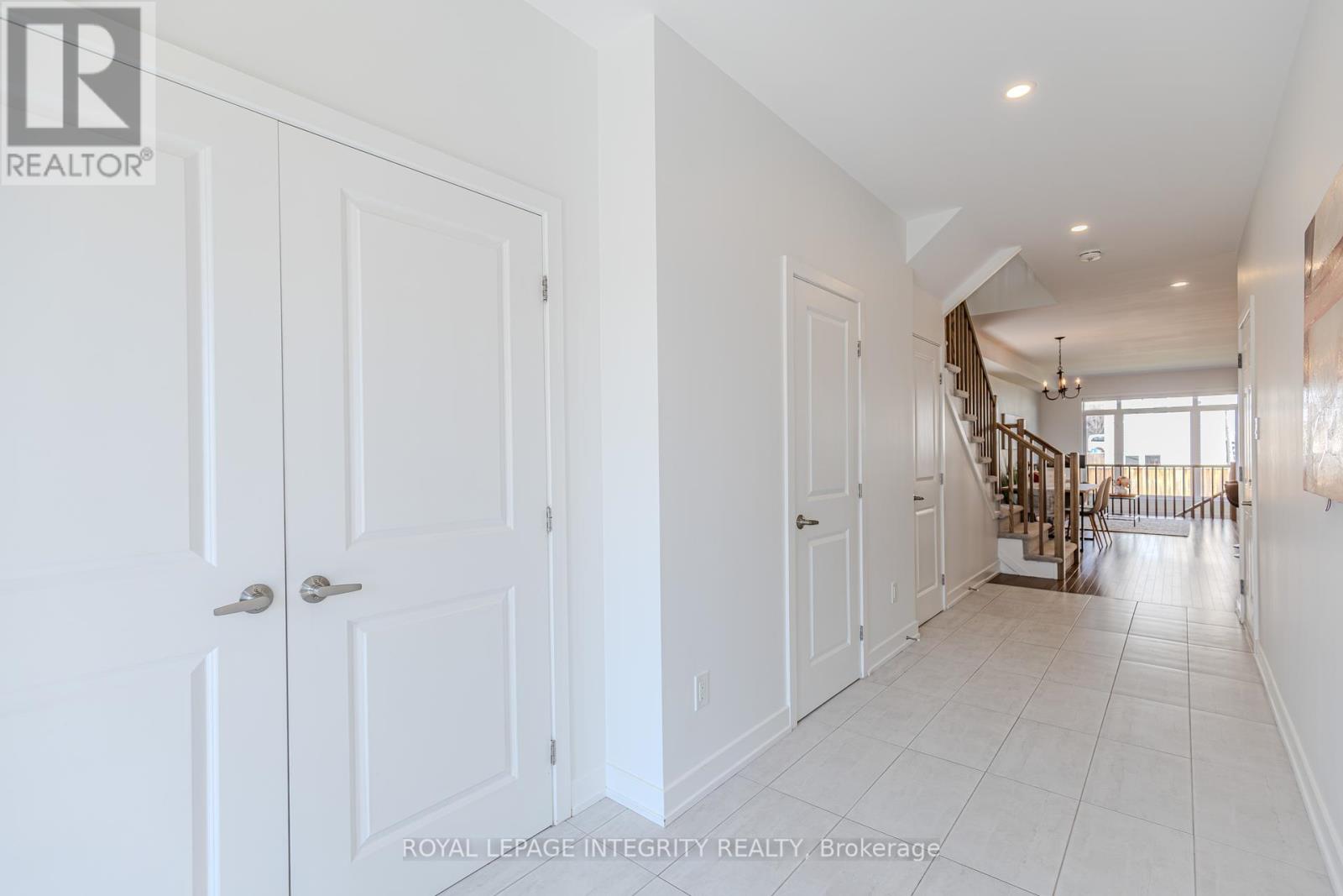 713 Teasel Way, Ottawa, Ontario  K1T 0M1 - Photo 4 - X12408583