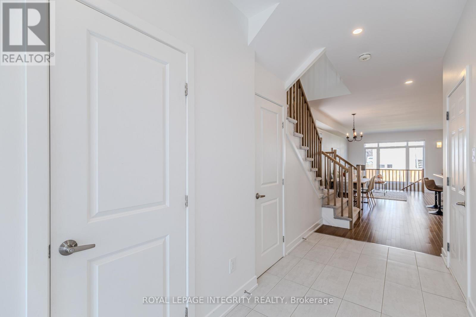 713 Teasel Way, Ottawa, Ontario  K1T 0M1 - Photo 5 - X12408583