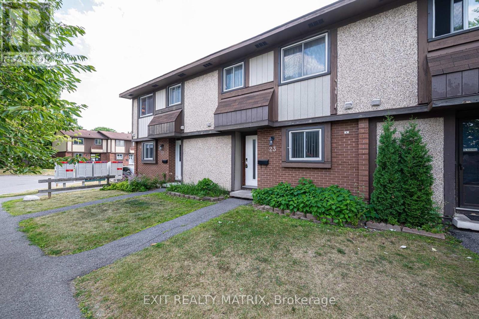 23 Pickford Drive, Ottawa, Ontario  K2L 2C1 - Photo 2 - X12408713