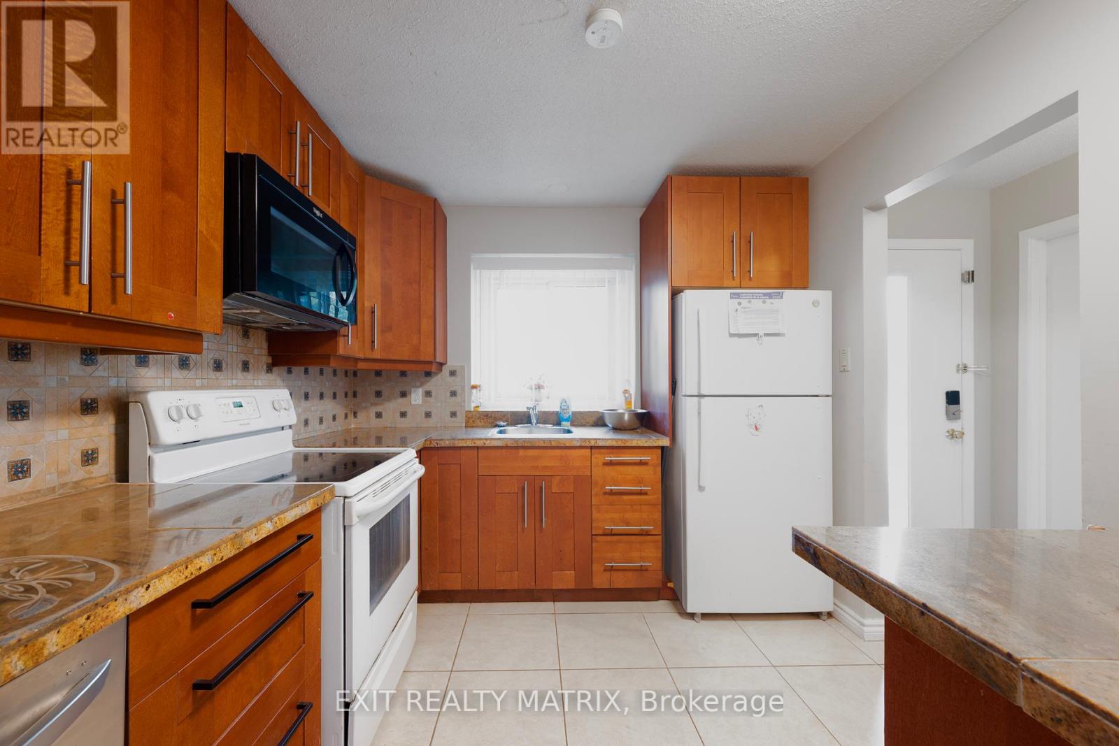 23 Pickford Drive, Ottawa, Ontario  K2L 2C1 - Photo 5 - X12408713