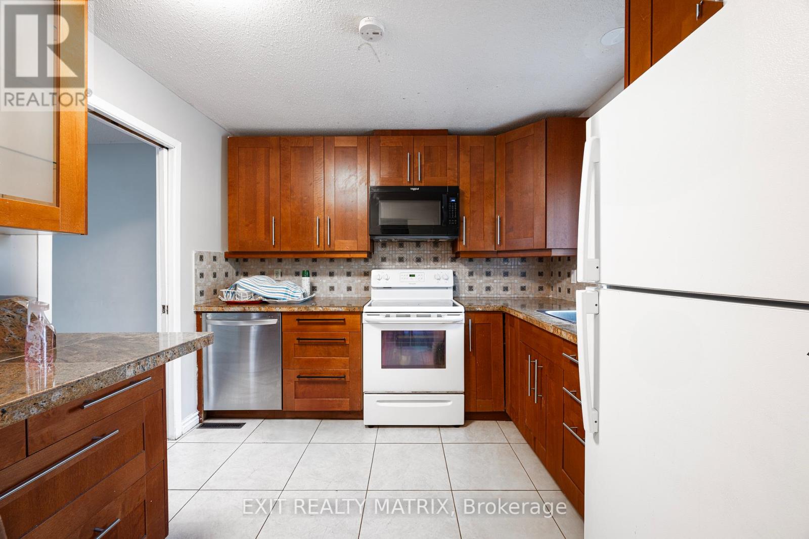 23 Pickford Drive, Ottawa, Ontario  K2L 2C1 - Photo 6 - X12408713