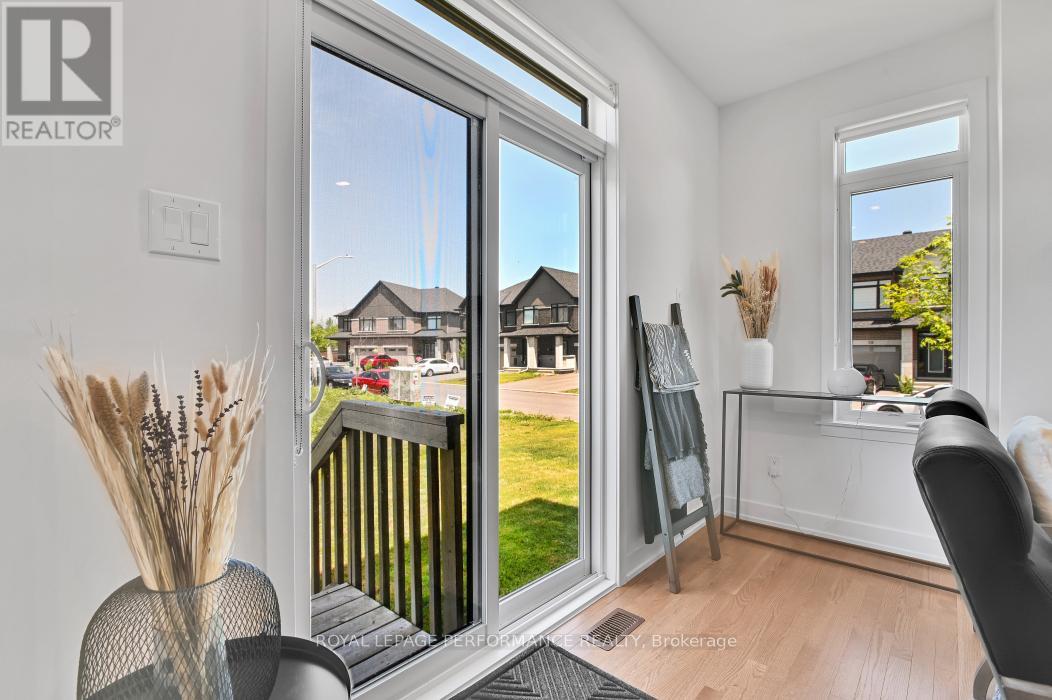 70 Nettle Crescent, Ottawa, Ontario  K1T 0W9 - Photo 12 - X12408749