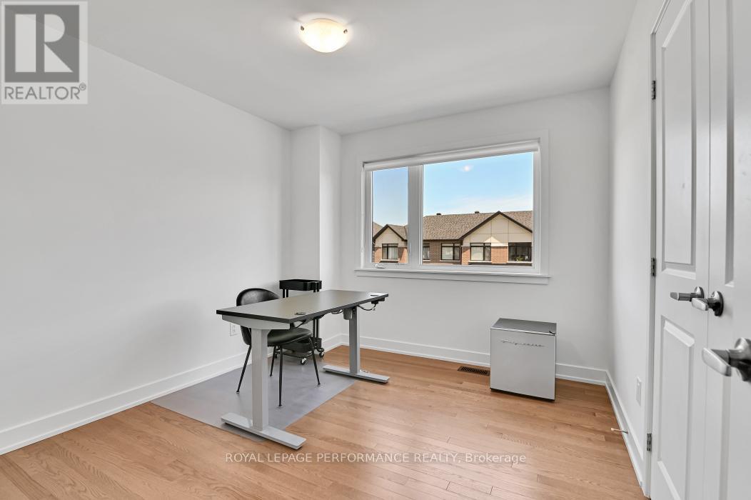 70 Nettle Crescent, Ottawa, Ontario  K1T 0W9 - Photo 27 - X12408749