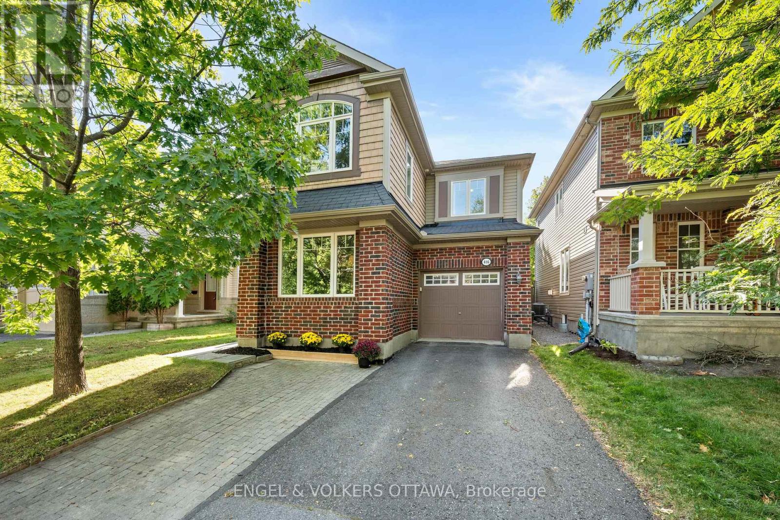 416 VENDEVALE AVENUE, Ottawa, Ontario