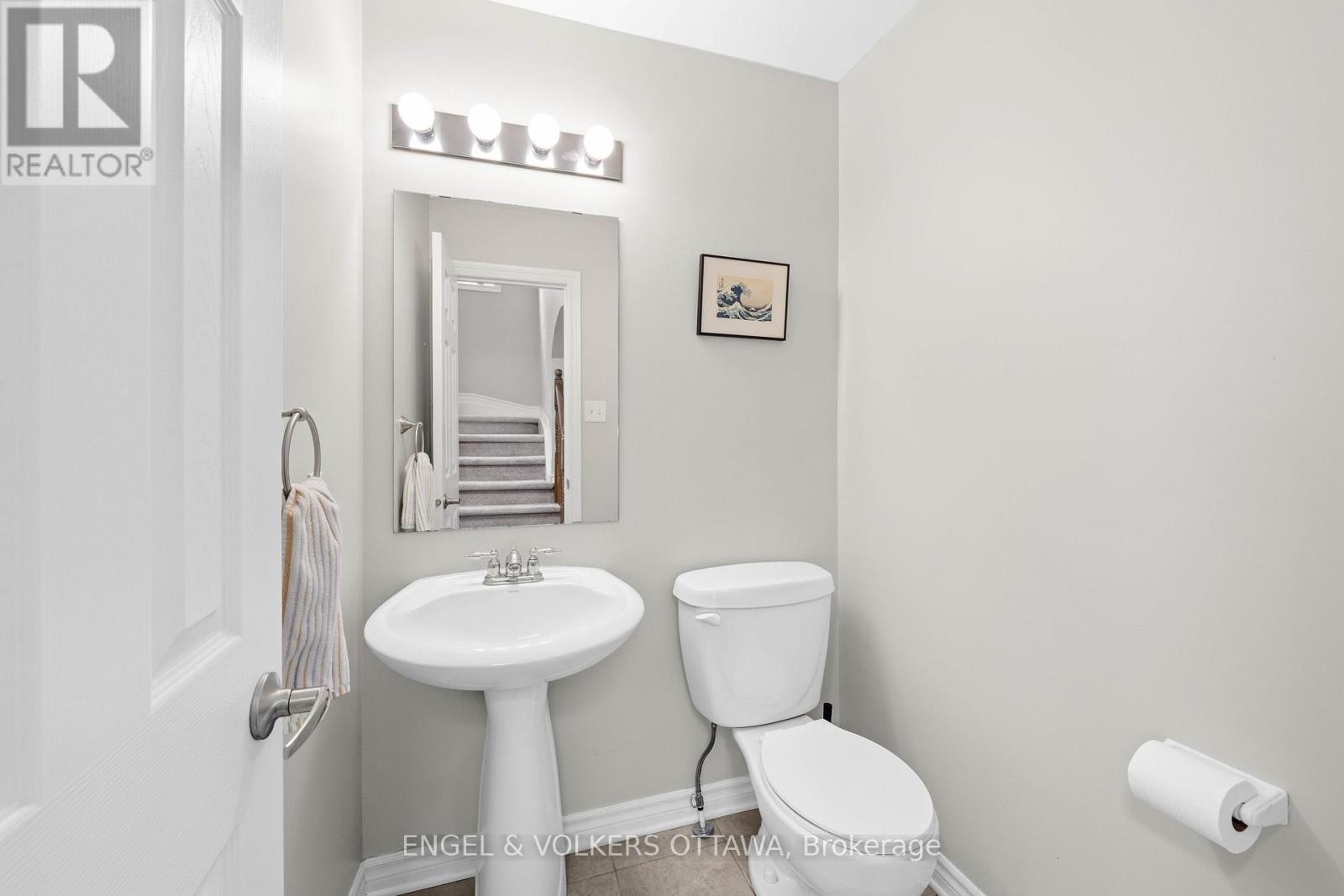 416 Vendevale Avenue, Ottawa, Ontario  K2S 0M6 - Photo 16 - X12408751