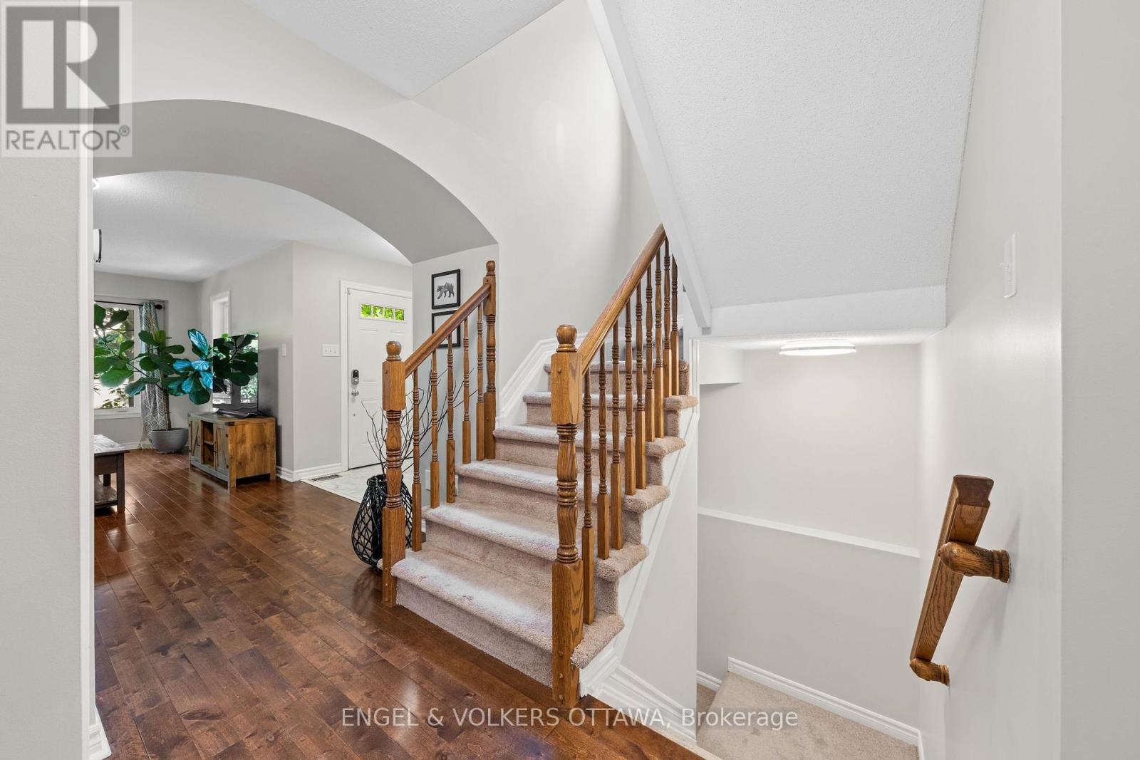 416 Vendevale Avenue, Ottawa, Ontario  K2S 0M6 - Photo 17 - X12408751
