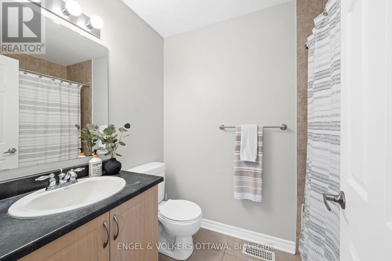 416 Vendevale Avenue, Ottawa, Ontario  K2S 0M6 - Photo 21 - X12408751
