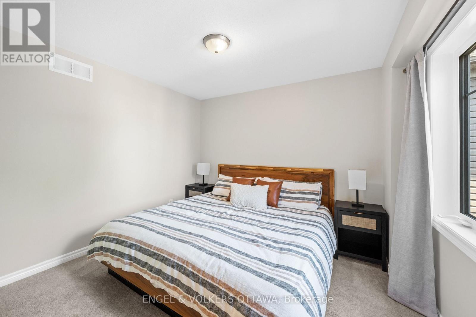 416 Vendevale Avenue, Ottawa, Ontario  K2S 0M6 - Photo 25 - X12408751