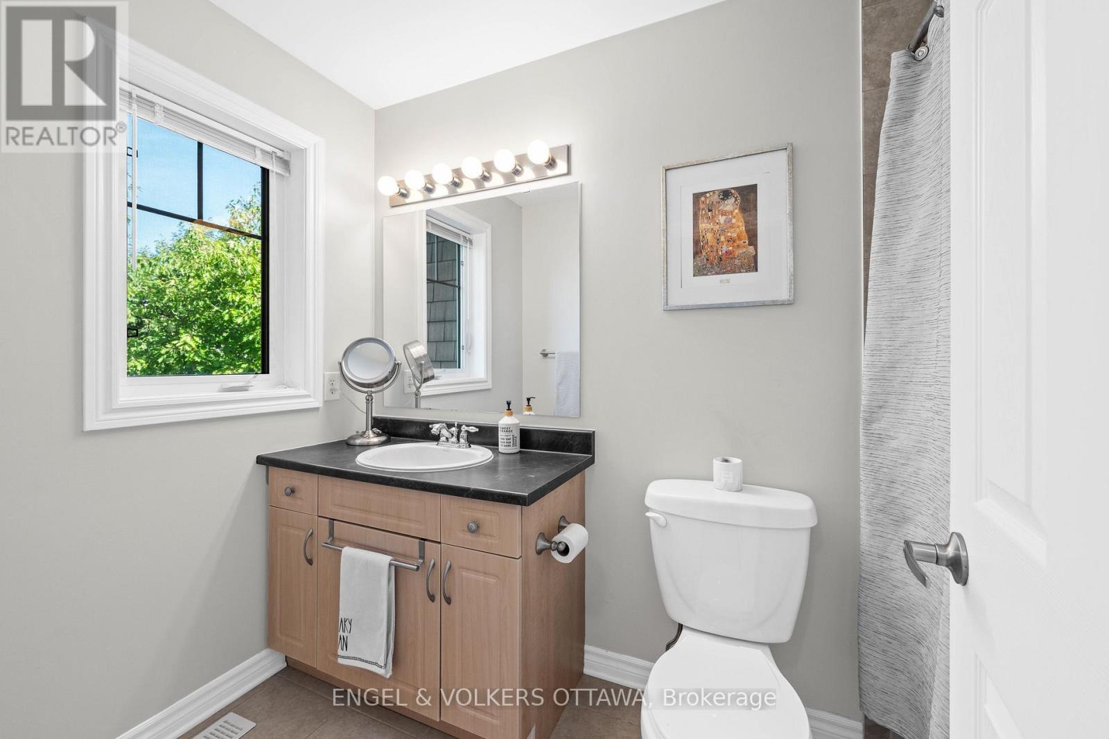 416 Vendevale Avenue, Ottawa, Ontario  K2S 0M6 - Photo 29 - X12408751