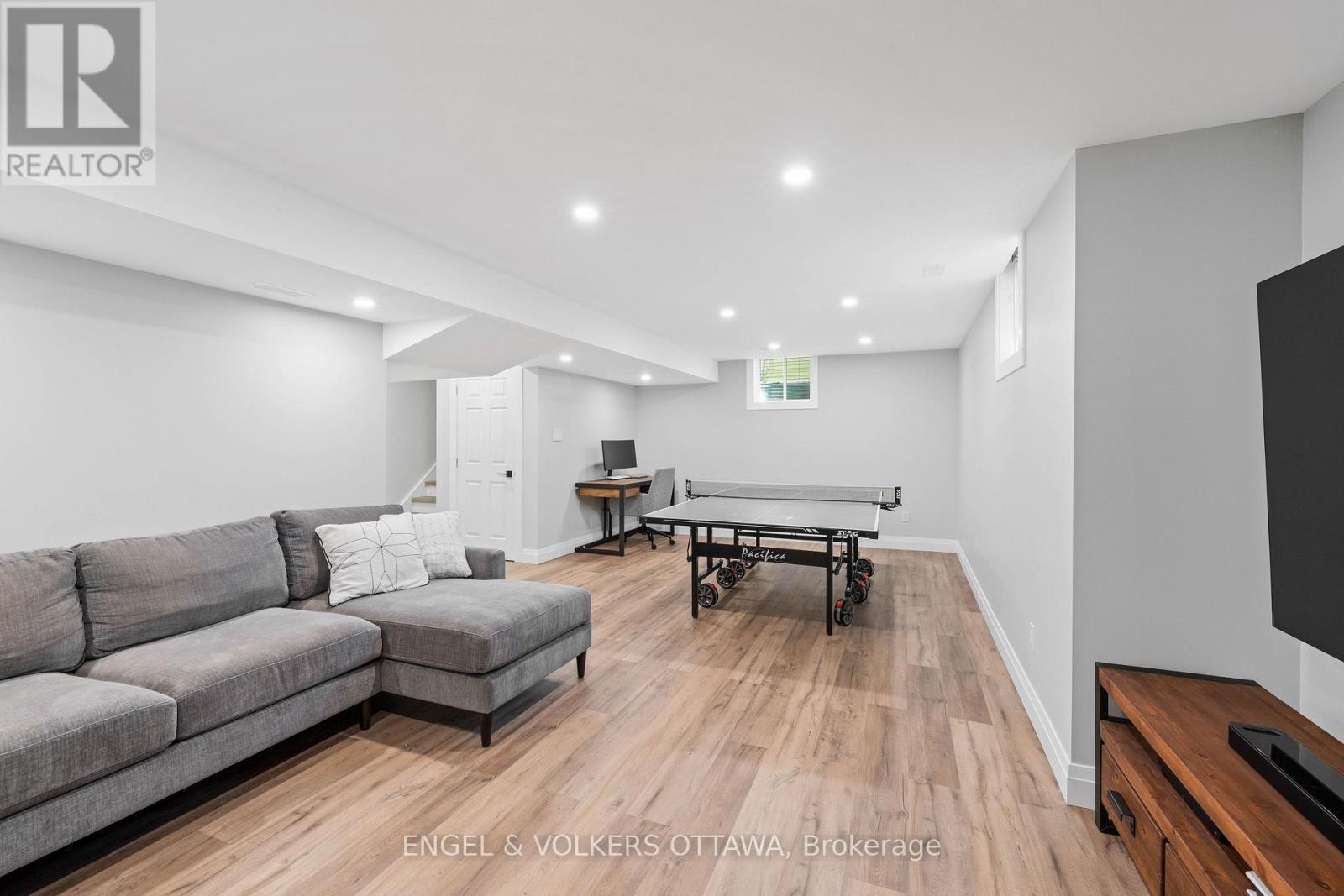 416 Vendevale Avenue, Ottawa, Ontario  K2S 0M6 - Photo 33 - X12408751