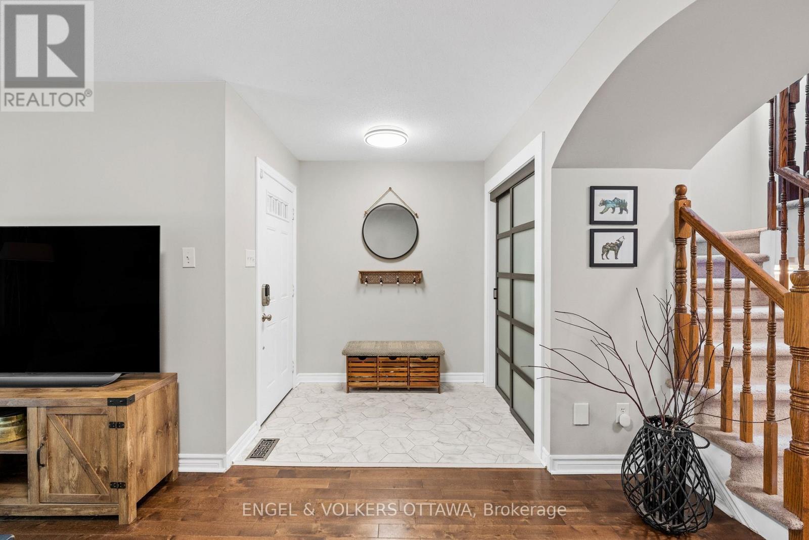 416 Vendevale Avenue, Ottawa, Ontario  K2S 0M6 - Photo 6 - X12408751