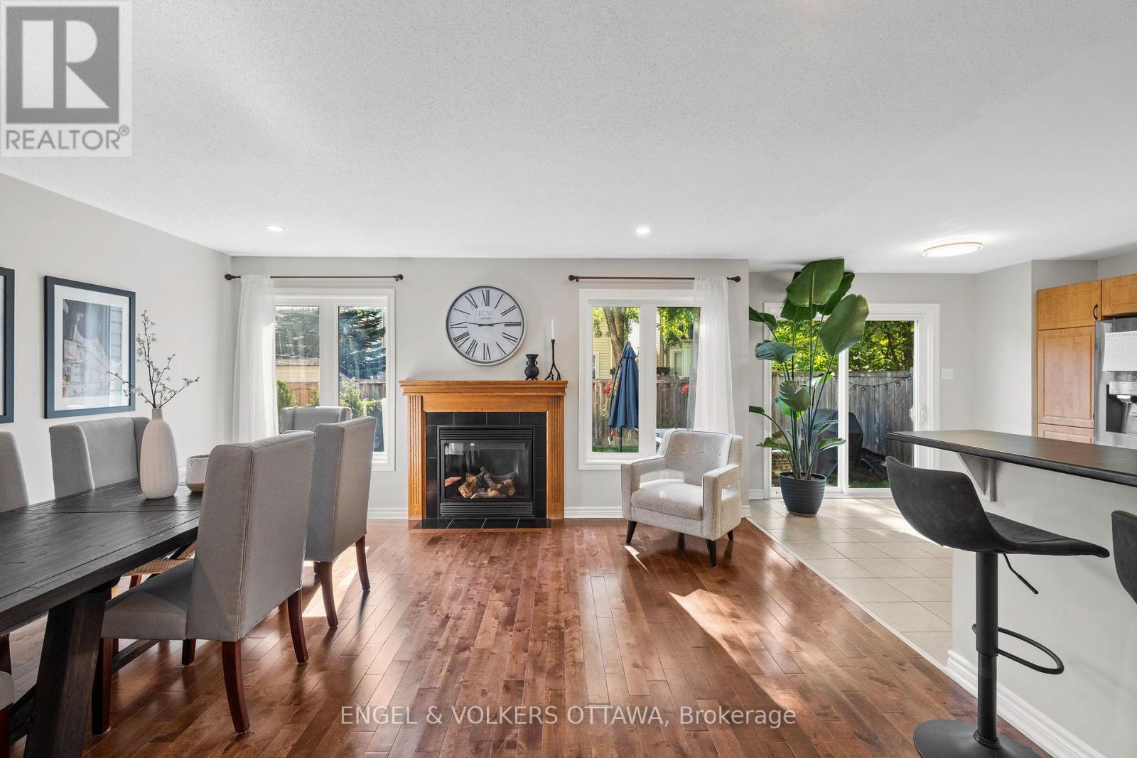 416 Vendevale Avenue, Ottawa, Ontario  K2S 0M6 - Photo 8 - X12408751