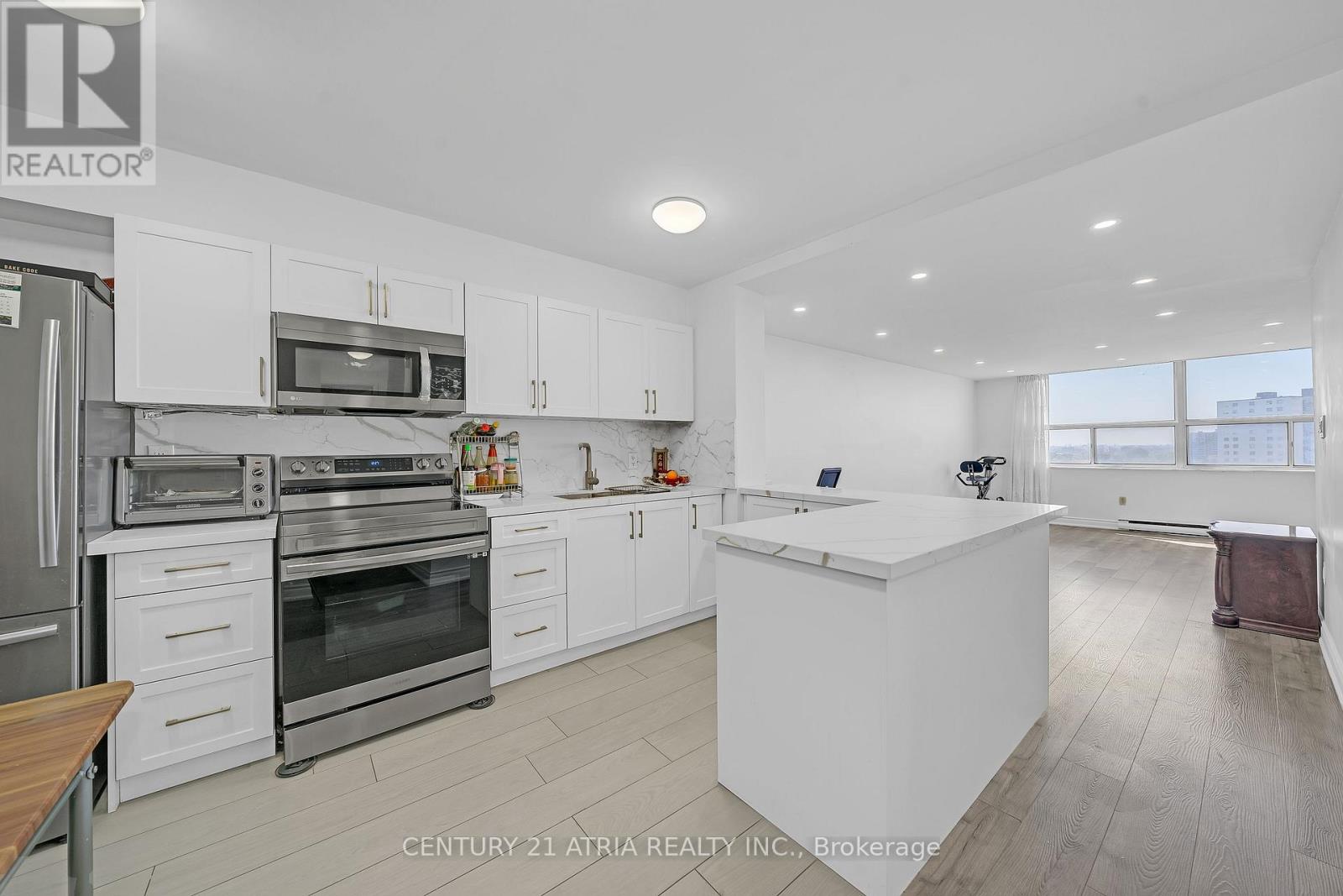 1102 - 10 Tobermory Drive, Toronto, Ontario  M3N 2Y5 - Photo 6 - W12407869