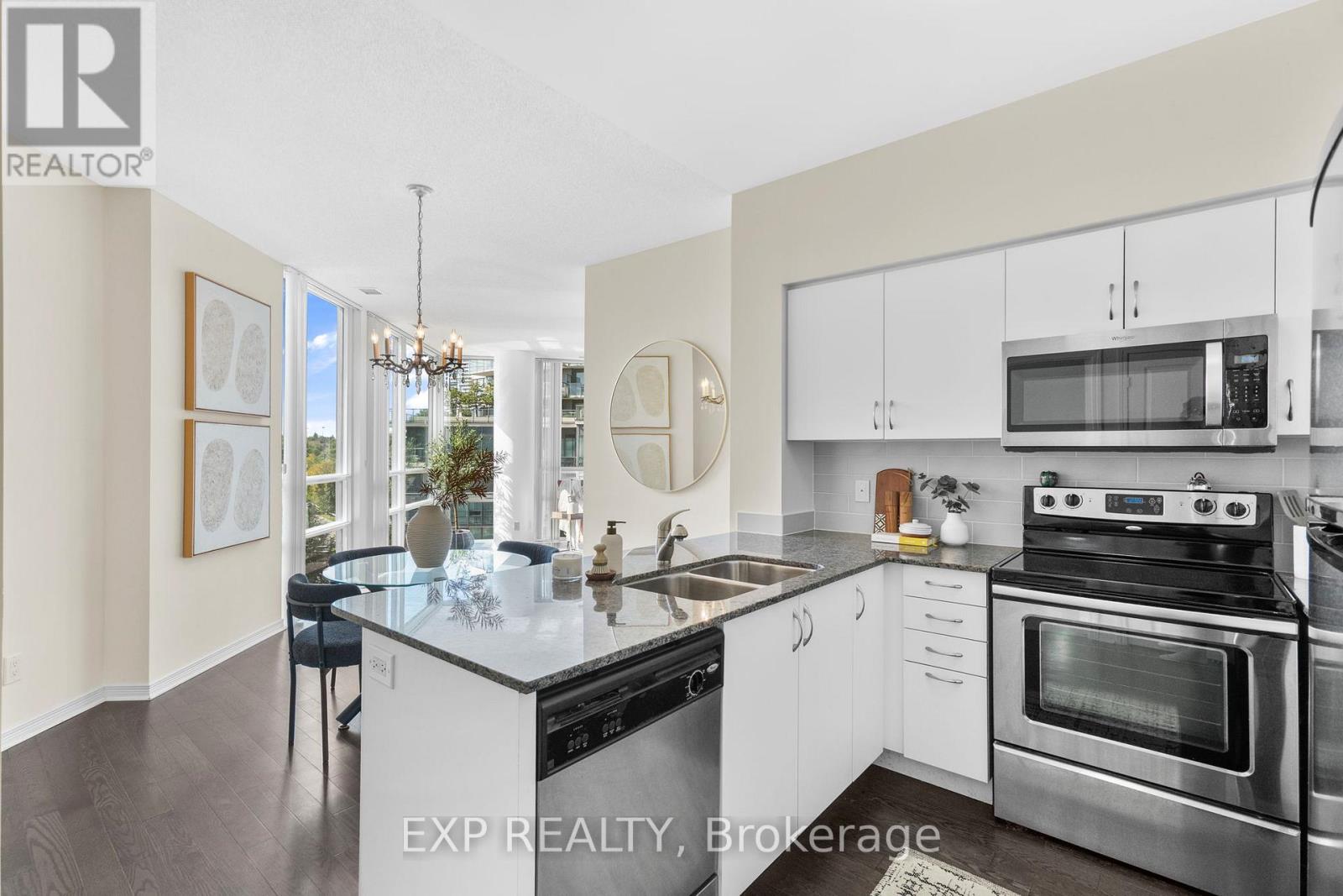 319 - 2240 Lake Shore Boulevard W, Toronto (Mimico), Ontario  M8V 1A5 - Photo 10 - W12408542