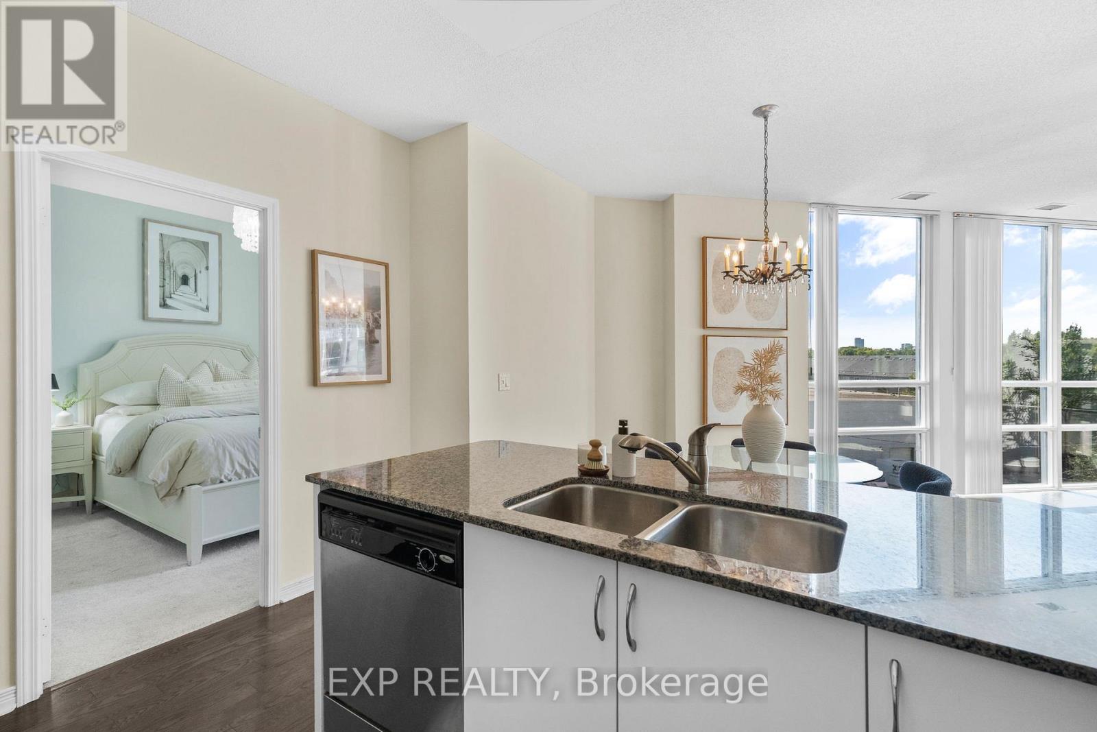 319 - 2240 Lake Shore Boulevard W, Toronto (Mimico), Ontario  M8V 1A5 - Photo 6 - W12408542