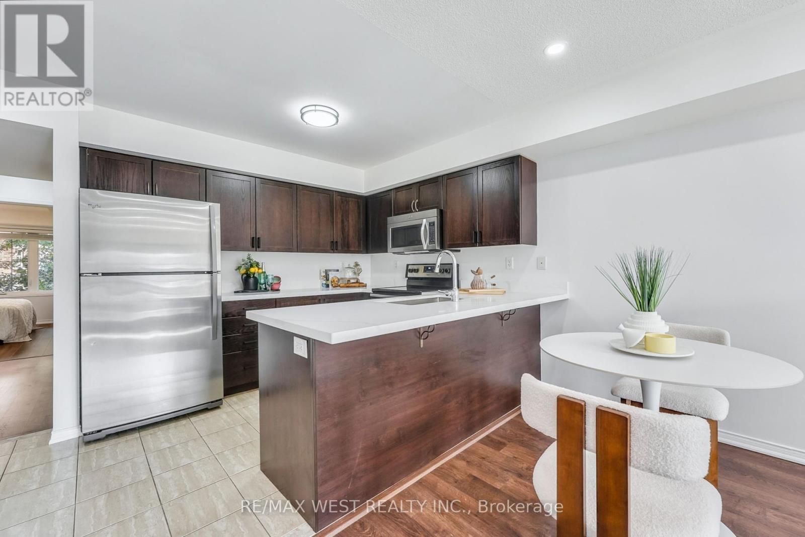 12 - 15 Hays Boulevard, Oakville, Ontario  L6H 0H8 - Photo 10 - W12408546