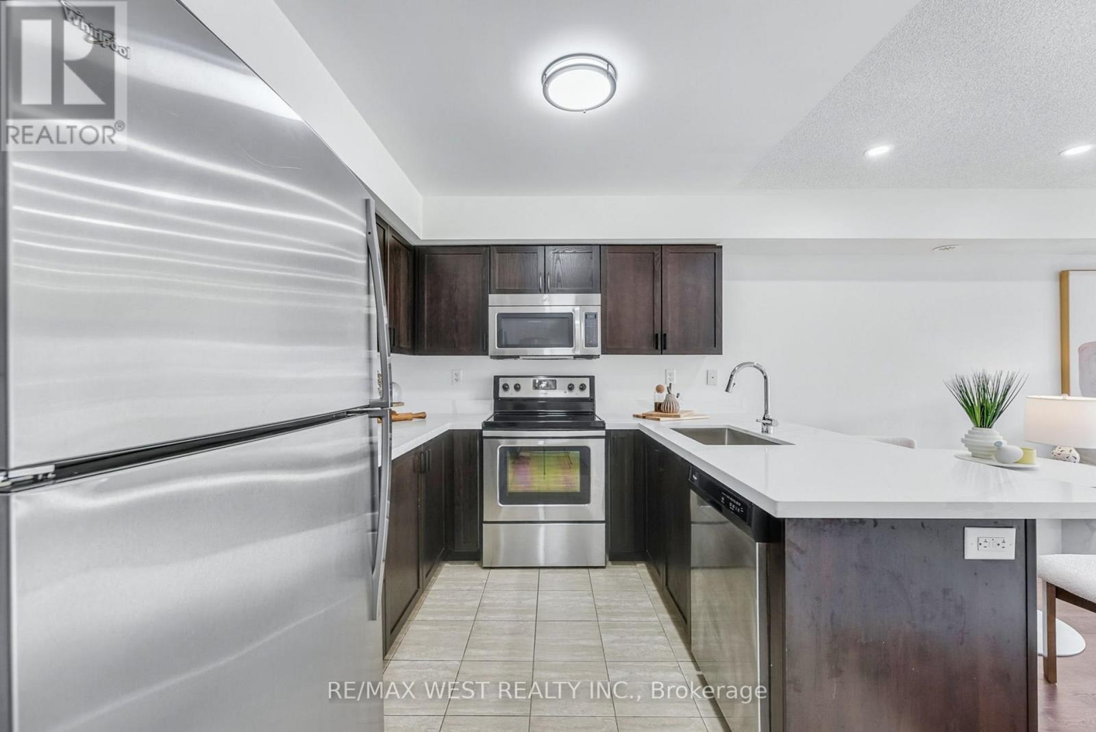 12 - 15 Hays Boulevard, Oakville, Ontario  L6H 0H8 - Photo 12 - W12408546