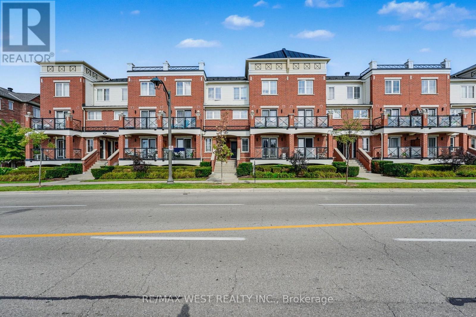 12 - 15 Hays Boulevard, Oakville, Ontario  L6H 0H8 - Photo 2 - W12408546